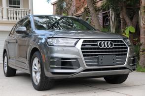 Audi Q7 car