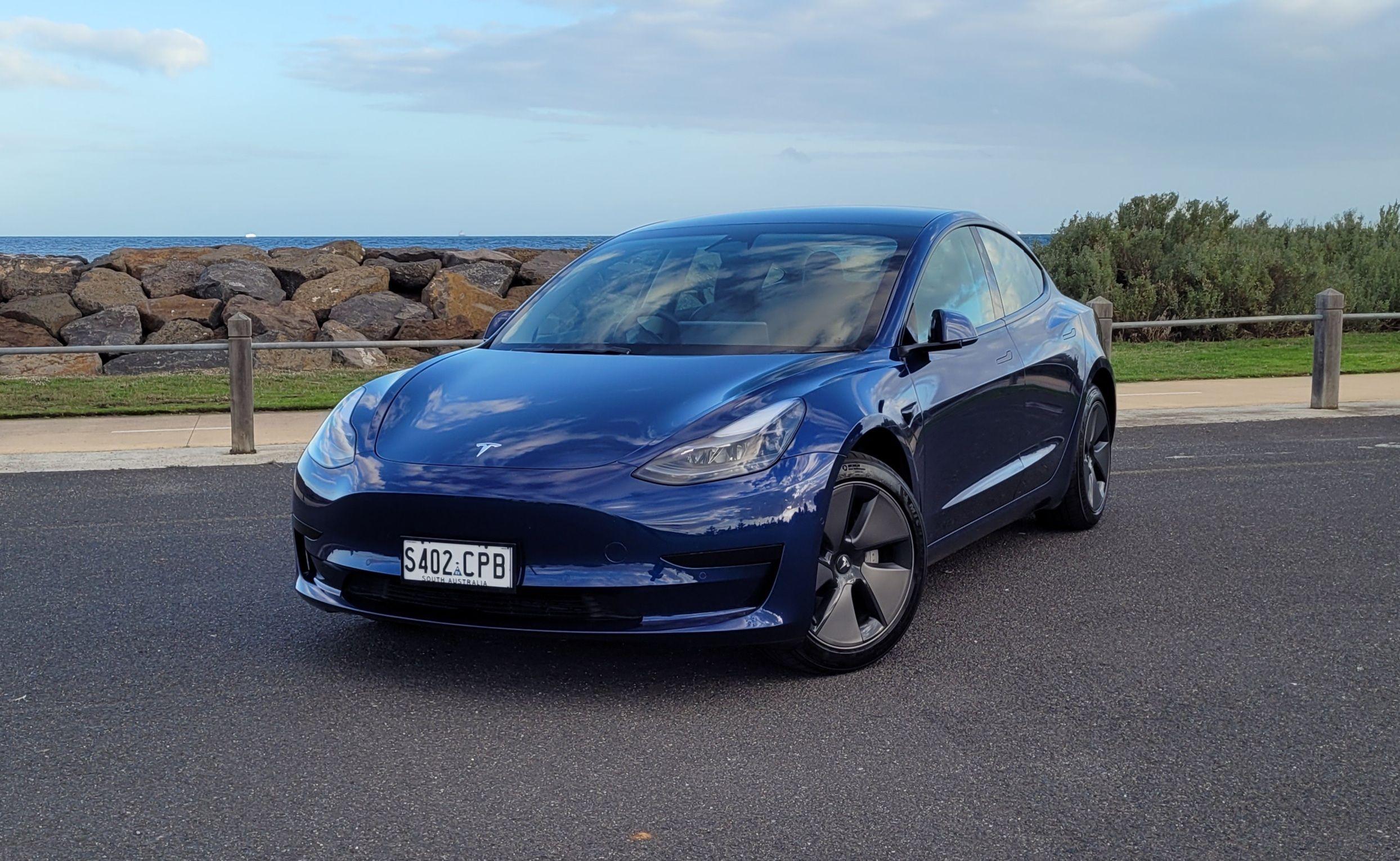 Tesla MODEL 3 2022 in 