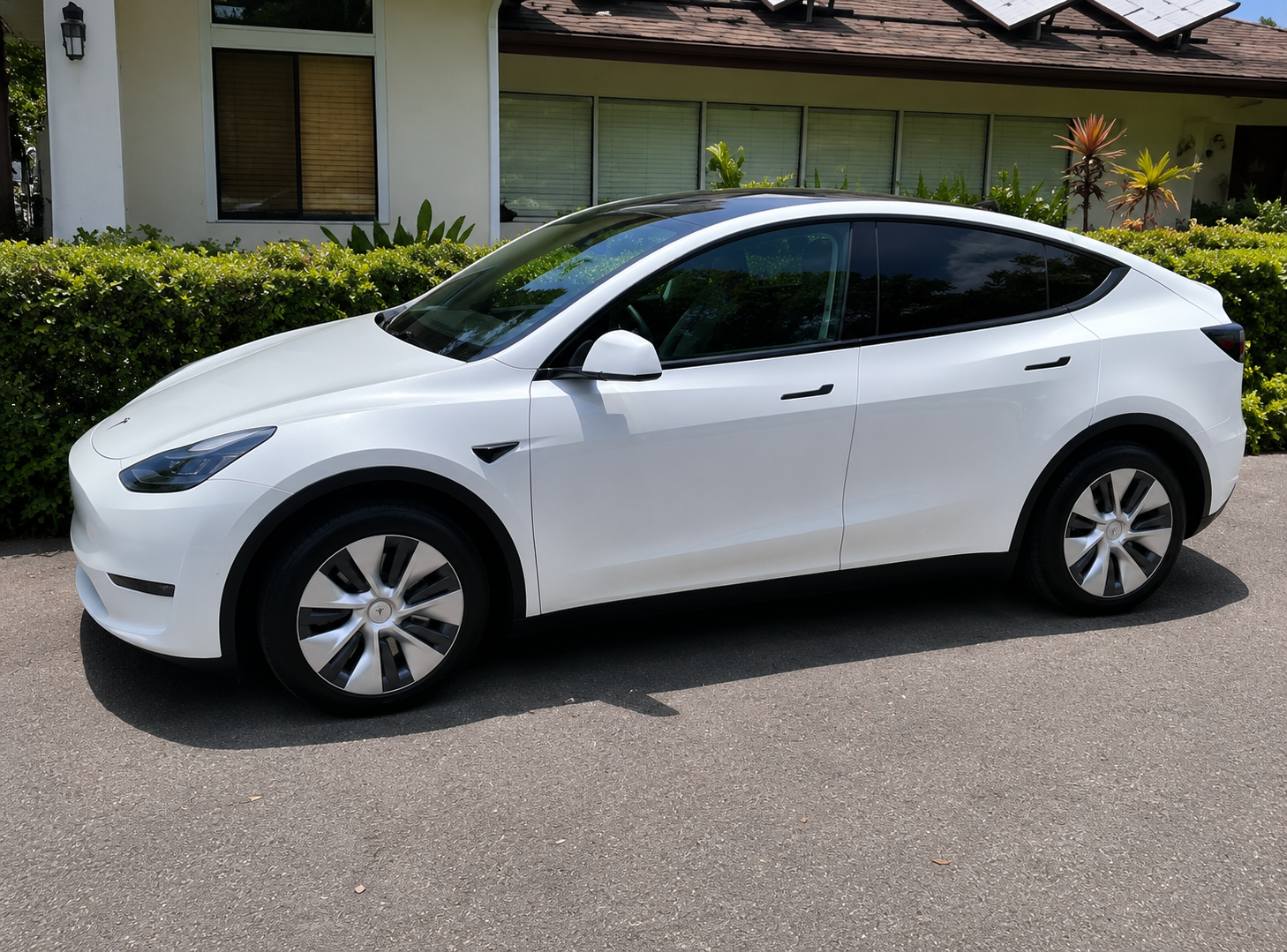 Tesla Model Y 2023 in Kailua-Kona, HI