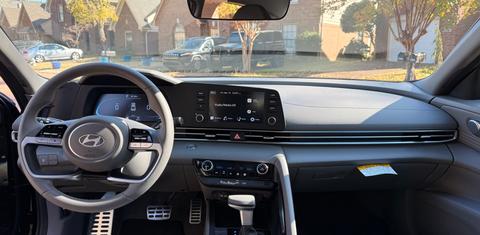 Hyundai Elantra 2025