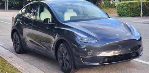 Tesla Model Y 2025