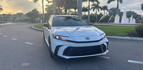 Toyota Camry Hybrid 2026