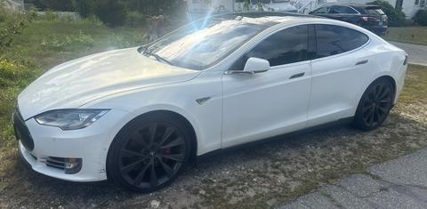 Tesla Model S 2015