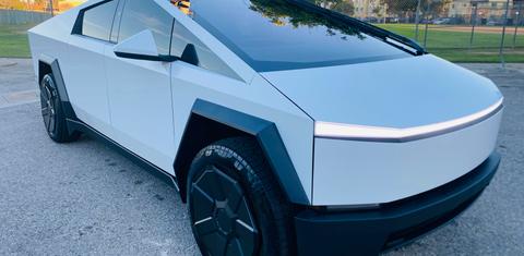 Tesla Cybertruck 2025