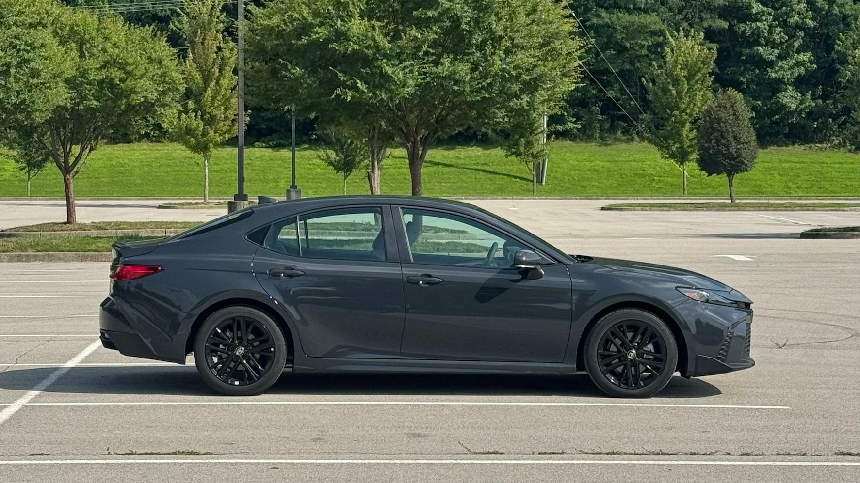 Toyota Camry Hybrid 2025 in Louisville, KY