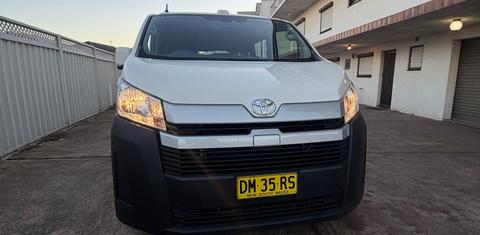 Toyota HIACE 2024