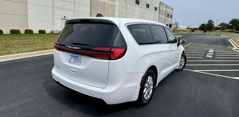 Chrysler Pacifica 2023
