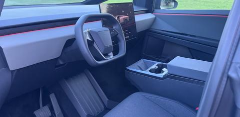 Tesla Cybertruck 2026