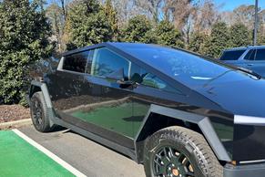 Tesla Cybertruck 2024 in Smyrna