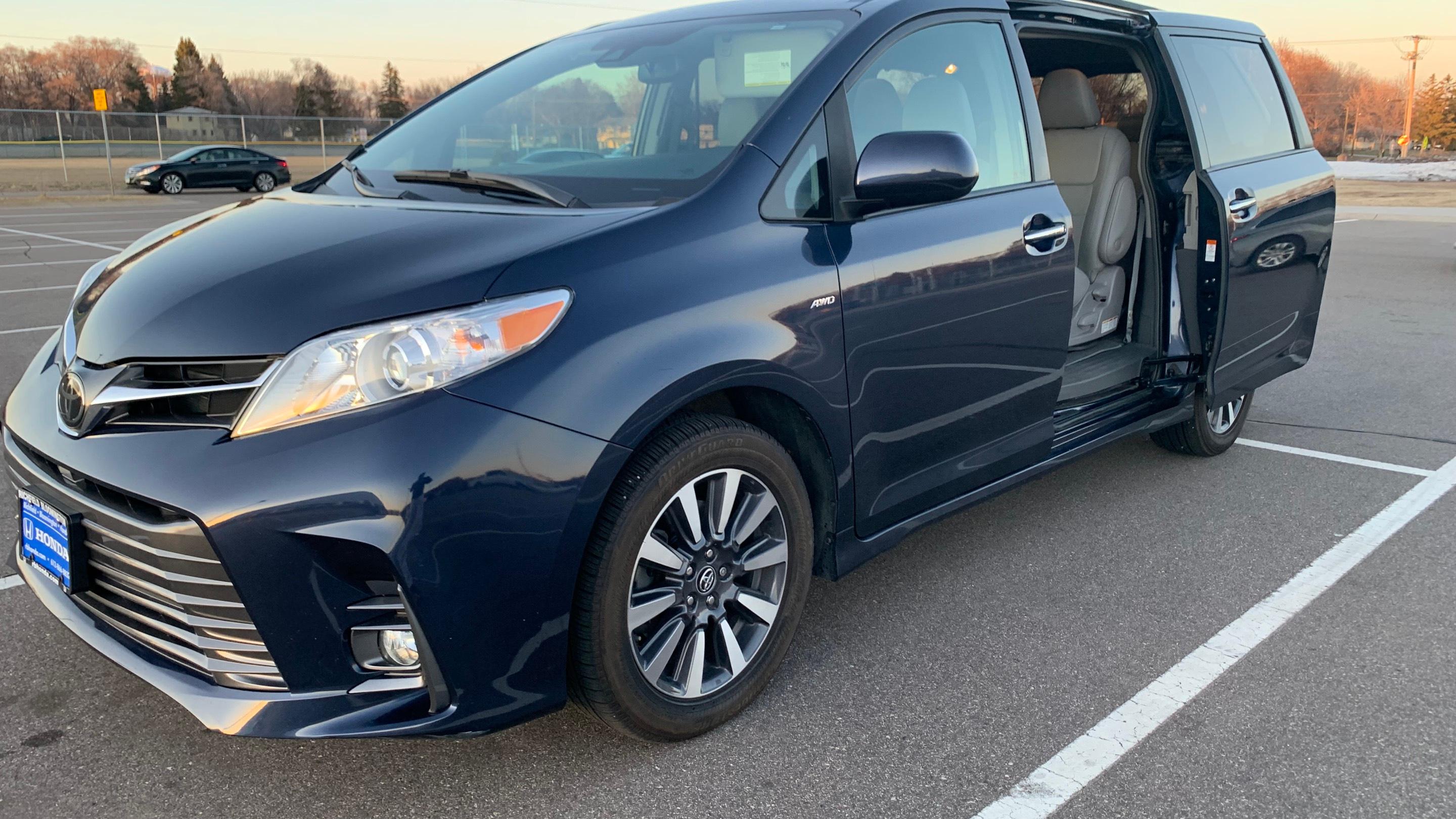 Toyota Sienna 2019 in Bloomington, MN