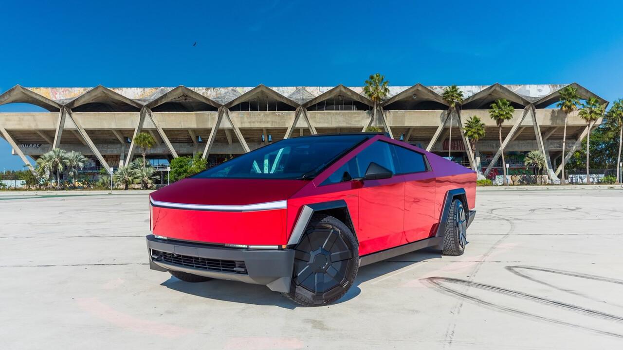Tesla Cybertruck 2024 in Miami Springs, FL