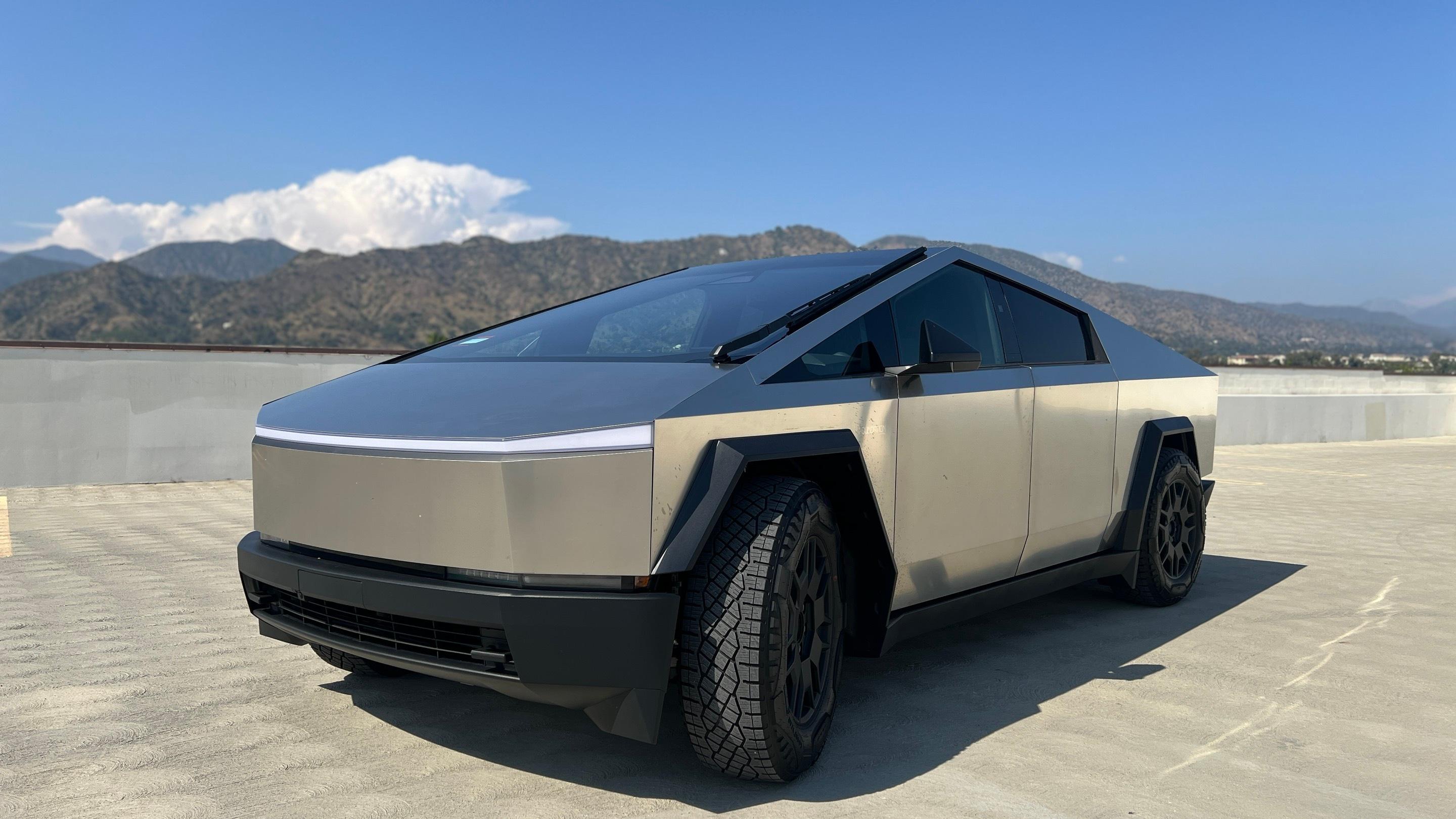 Tesla Cybertruck 2024 in Azusa, CA