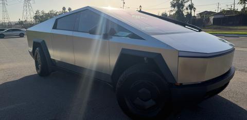 Tesla Cybertruck 2026