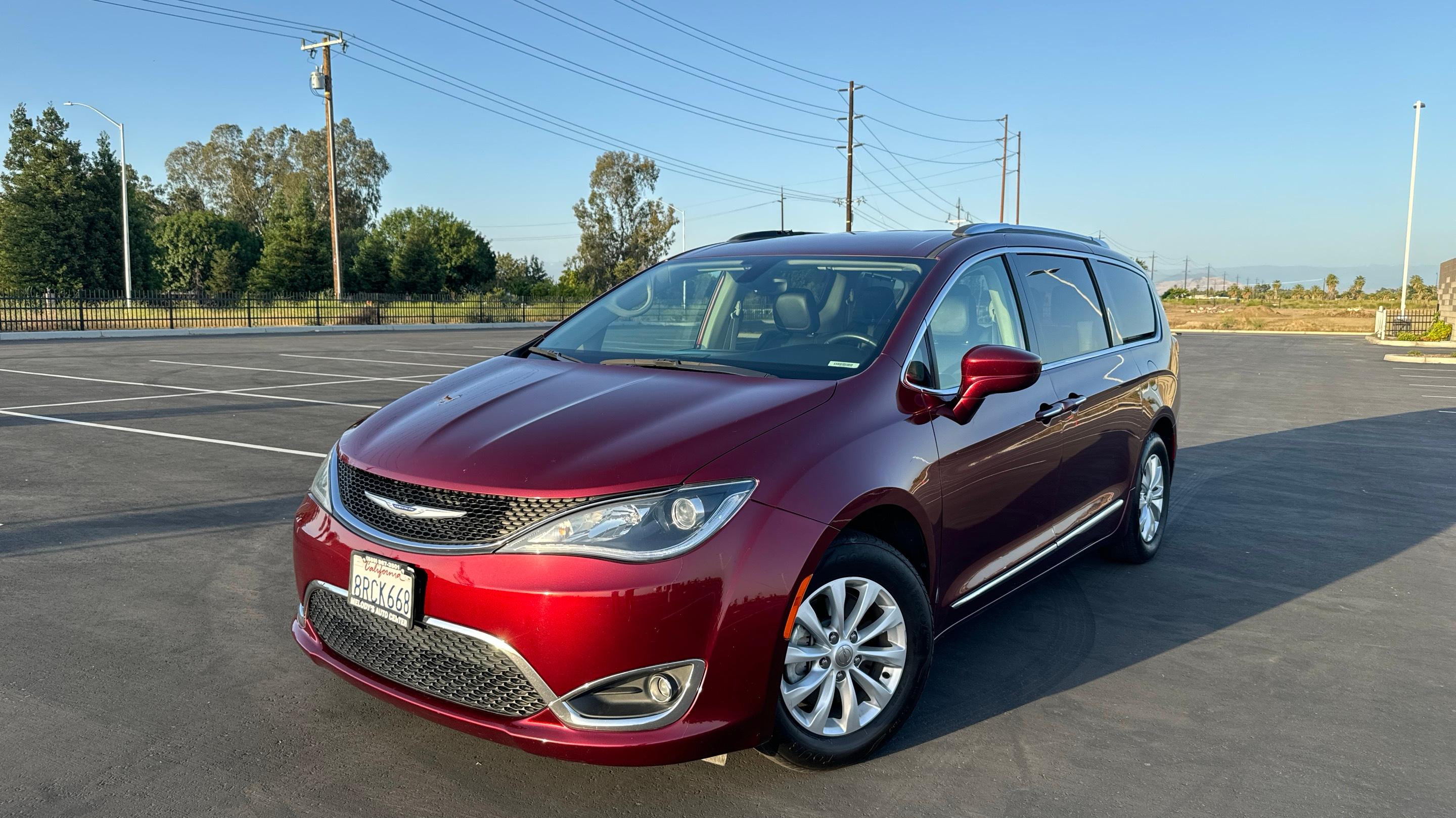 Chrysler Pacifica 2019 in Fresno, CA