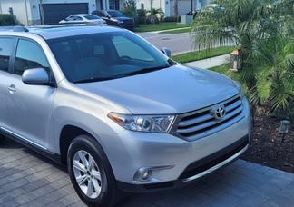 Toyota Highlander car