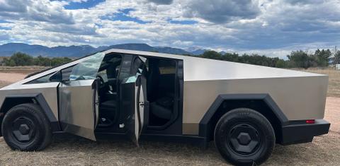 Tesla Cybertruck 2026