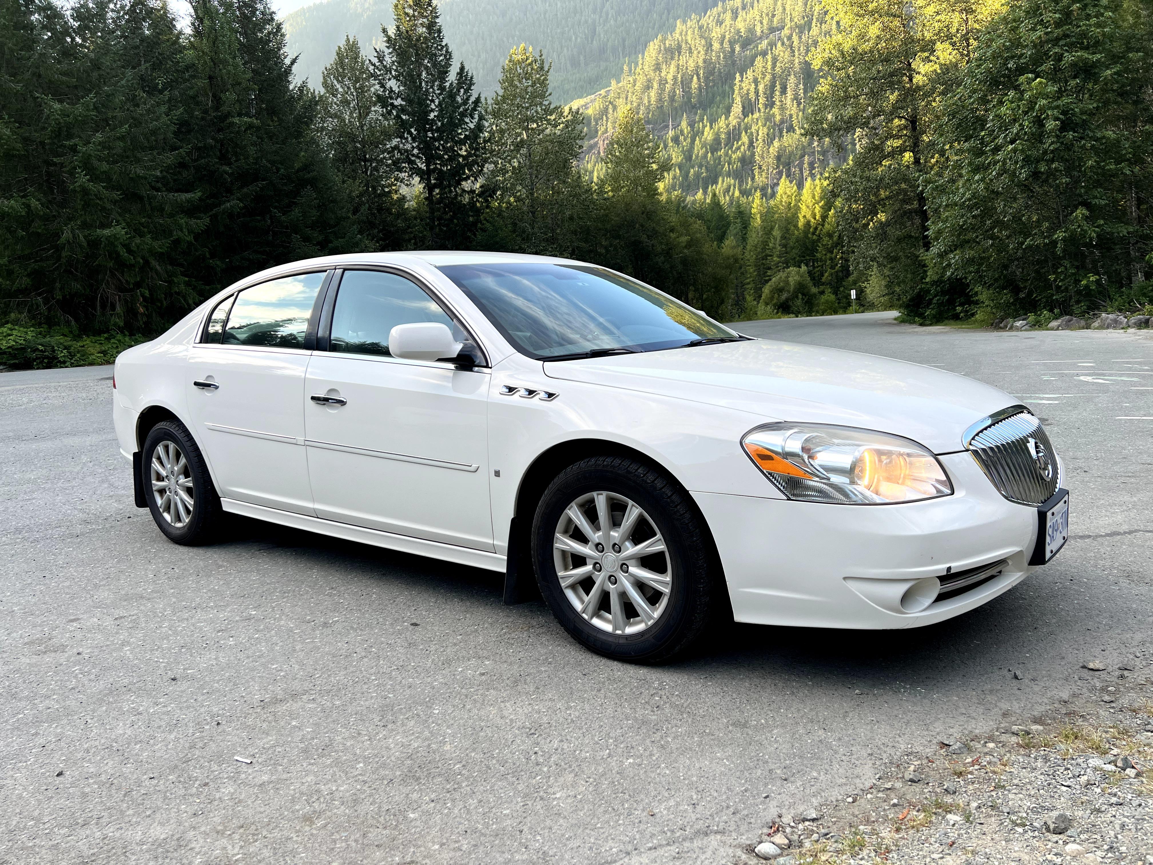 Buick Lucerne 2010 à Tofino, BC