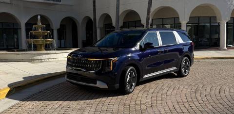 Kia Carnival Hybrid 2026