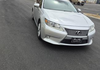 Lexus ES car