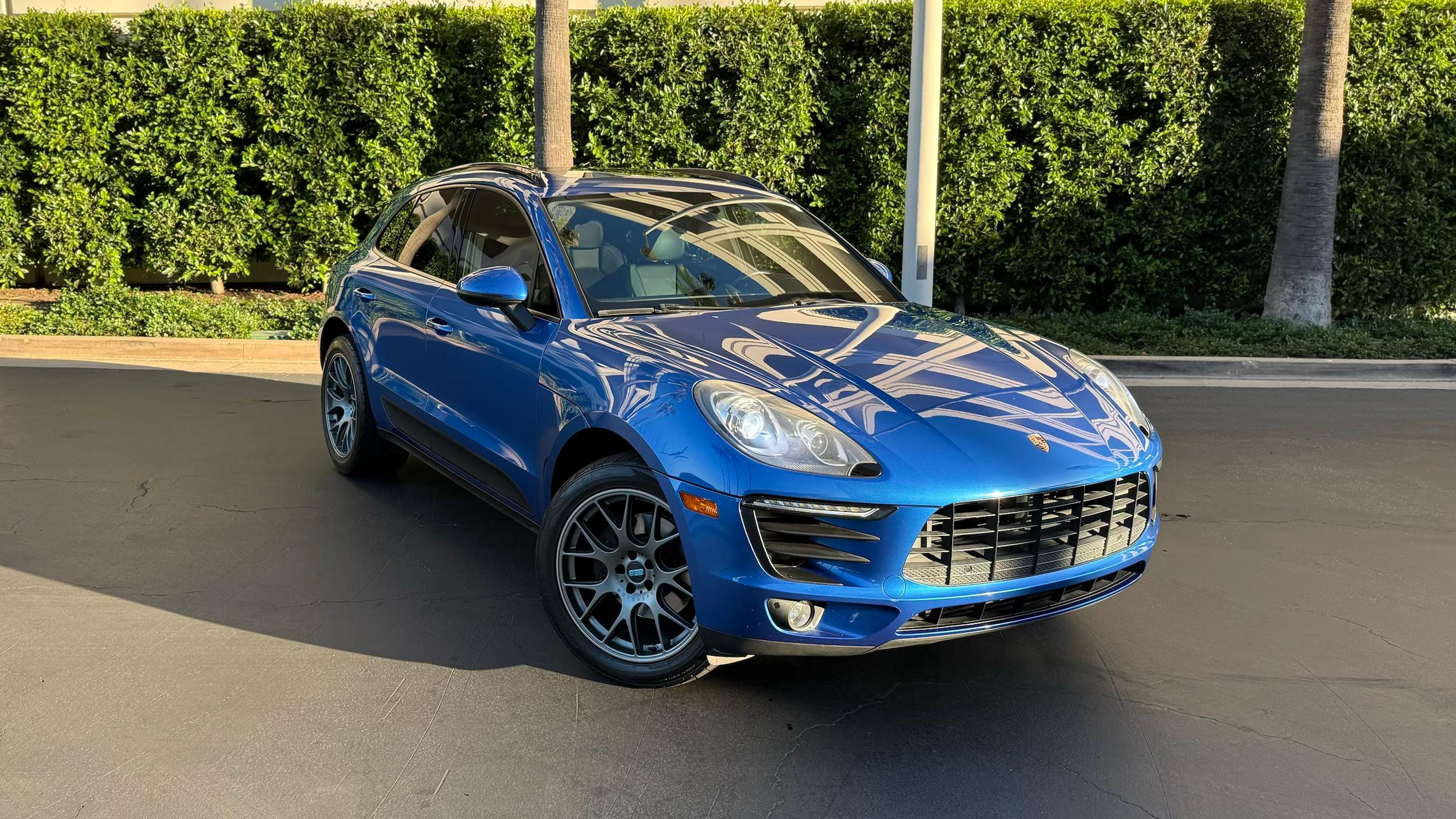 Porsche Macan 2017 in Beverly Hills, CA