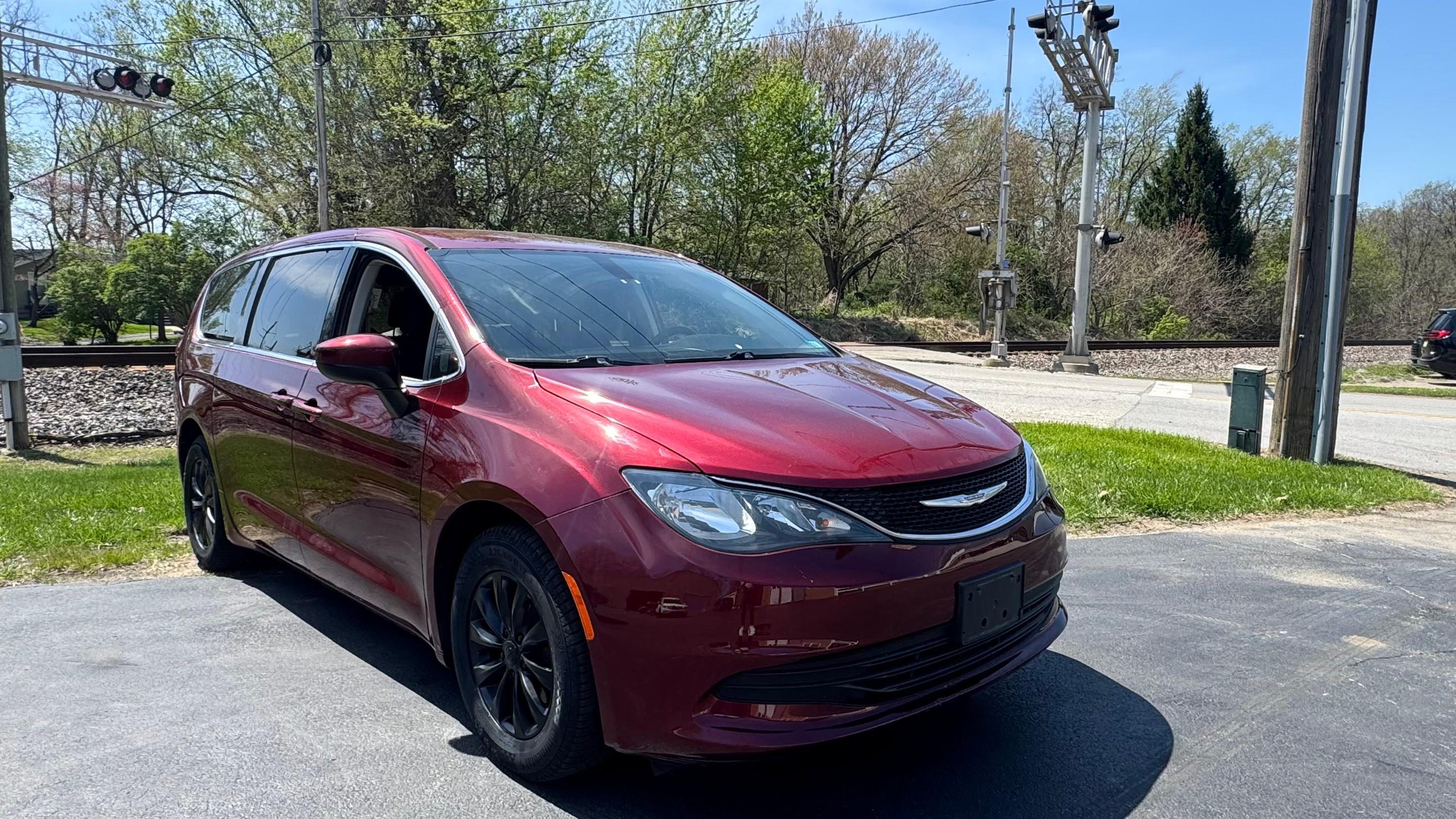 Chrysler Pacifica 2017 in Portage, IN