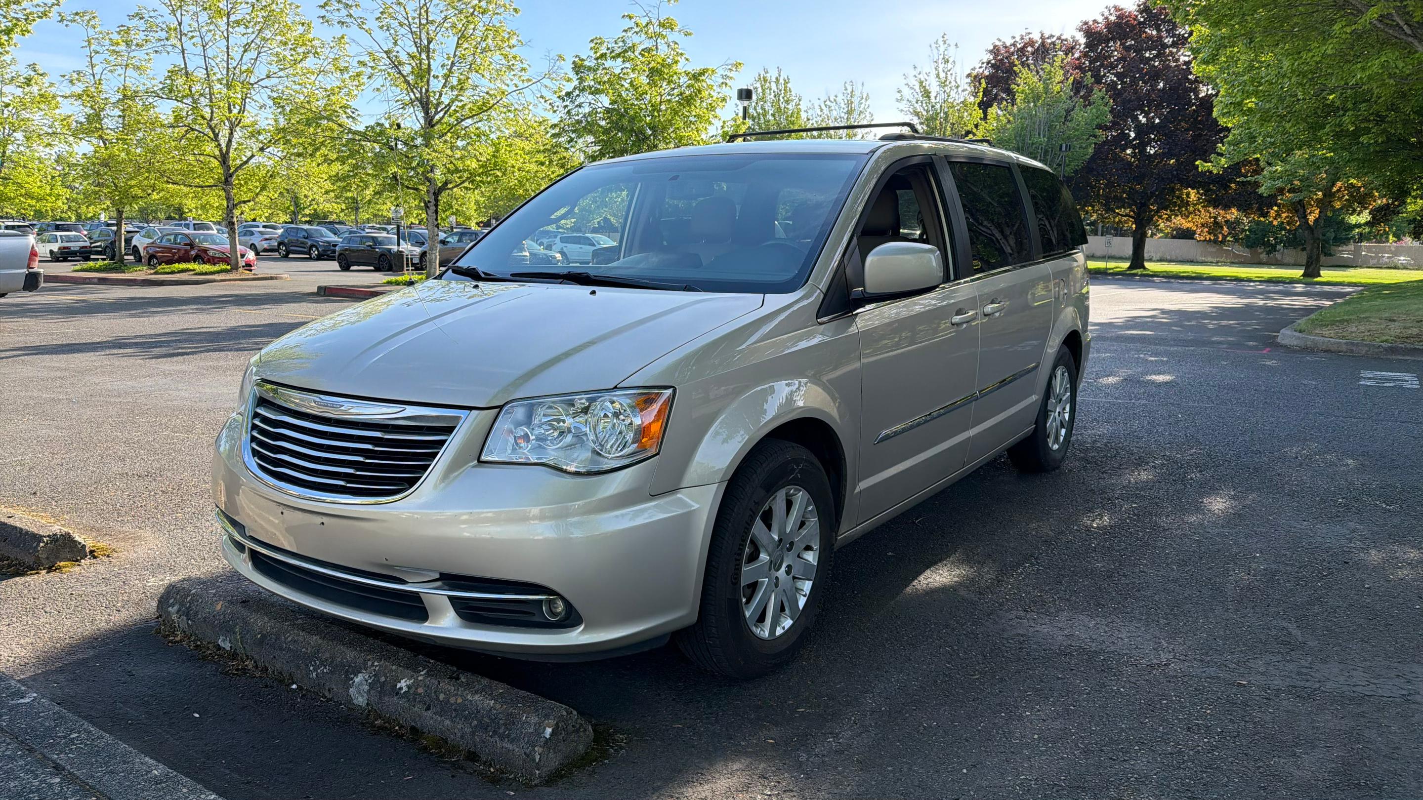 Chrysler Town & Country 2016 in Portland, OR