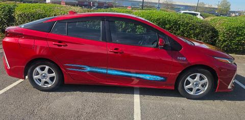 Toyota Prius + 2019