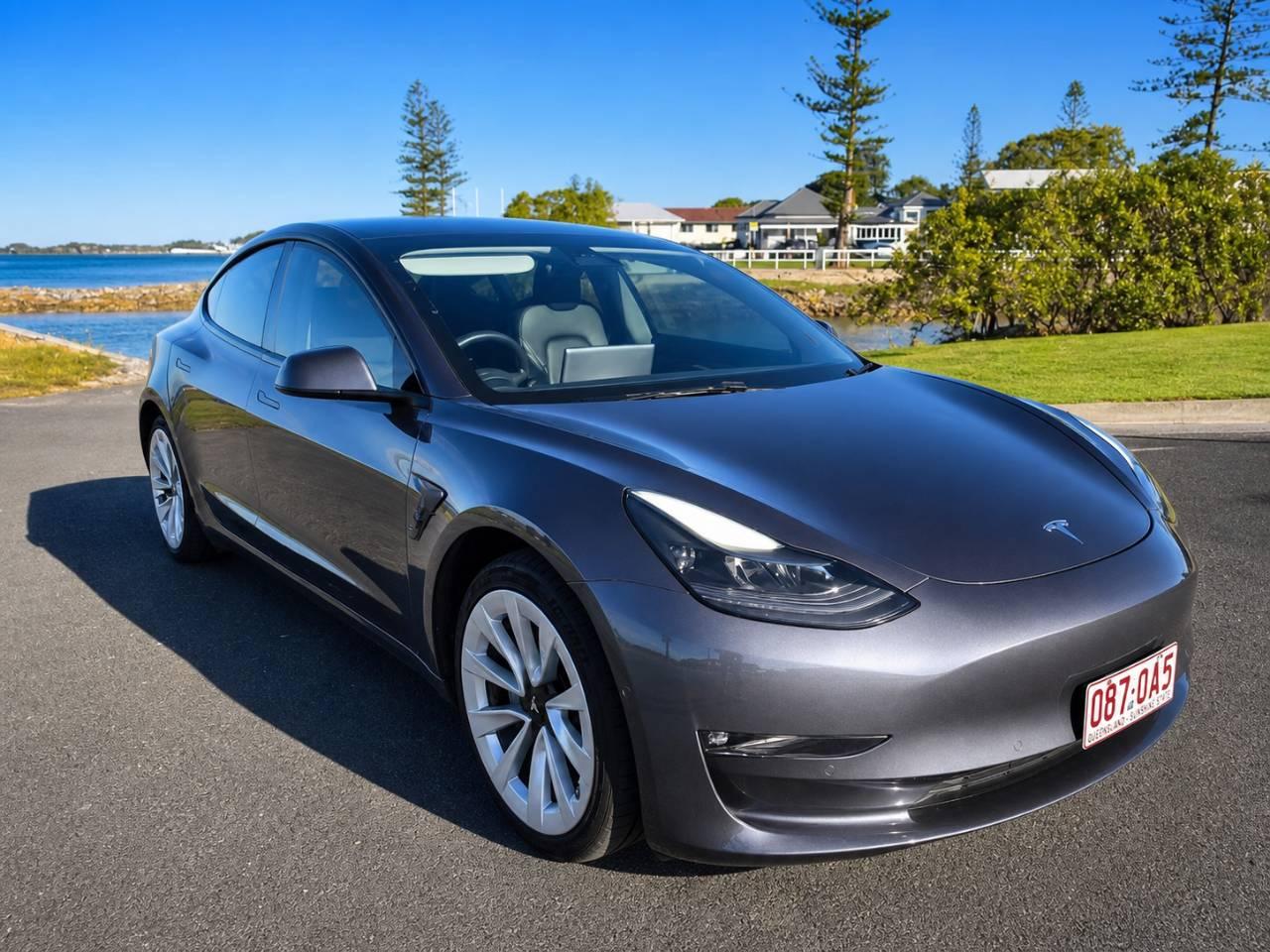 Tesla MODEL 3 2021 in 