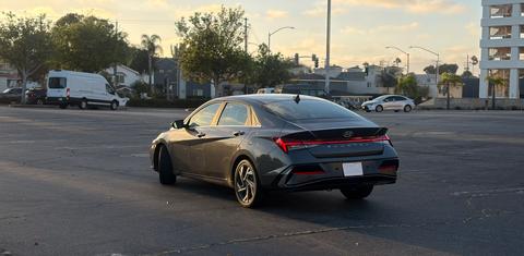 Hyundai Elantra 2025