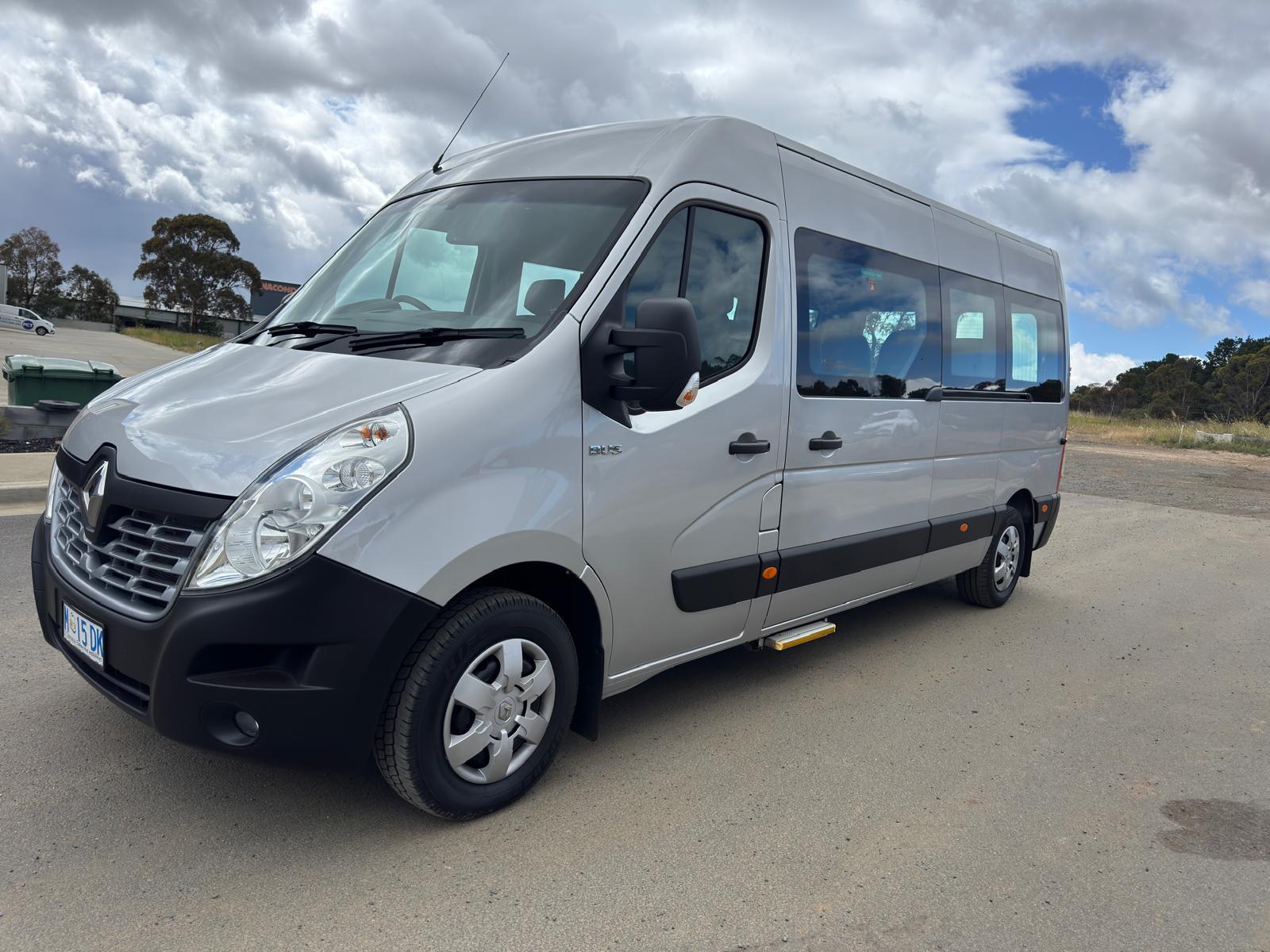 RENAULT BUS 2019 in Cambridge