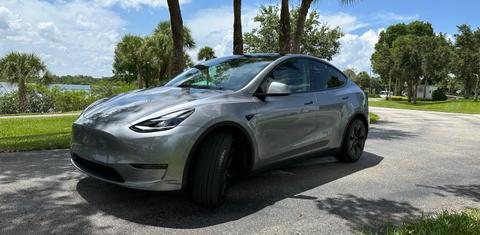 Tesla Model Y 2024
