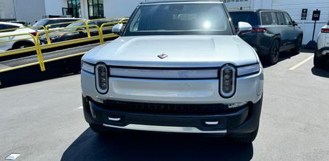 Rivian R1S 2024