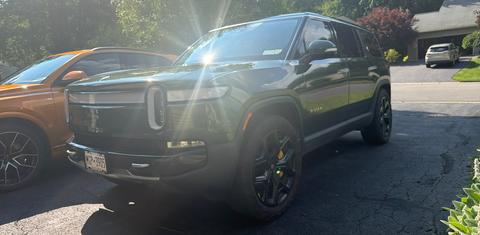 Rivian R1S 2023