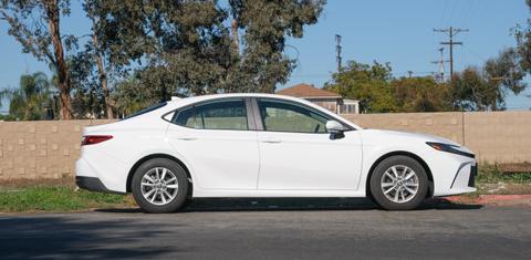 Toyota Camry Hybrid 2025