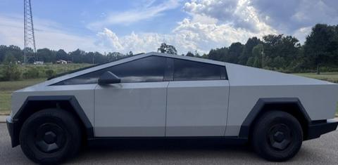 Tesla Cybertruck 2026