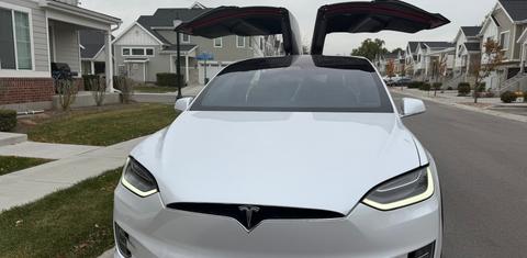 Tesla Model X 2021