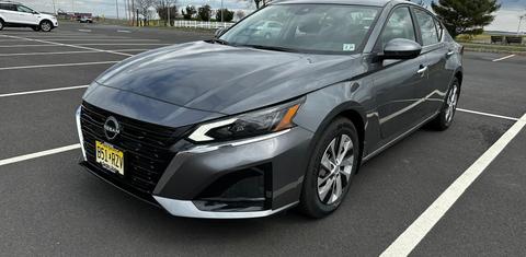 Nissan Altima 2023