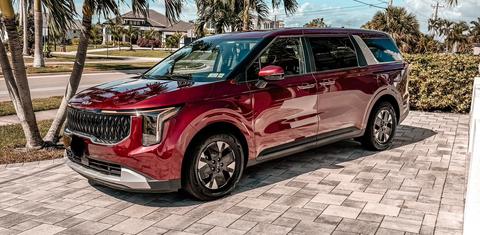 Kia Carnival Hybrid 2025