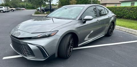 Toyota Camry Hybrid 2026