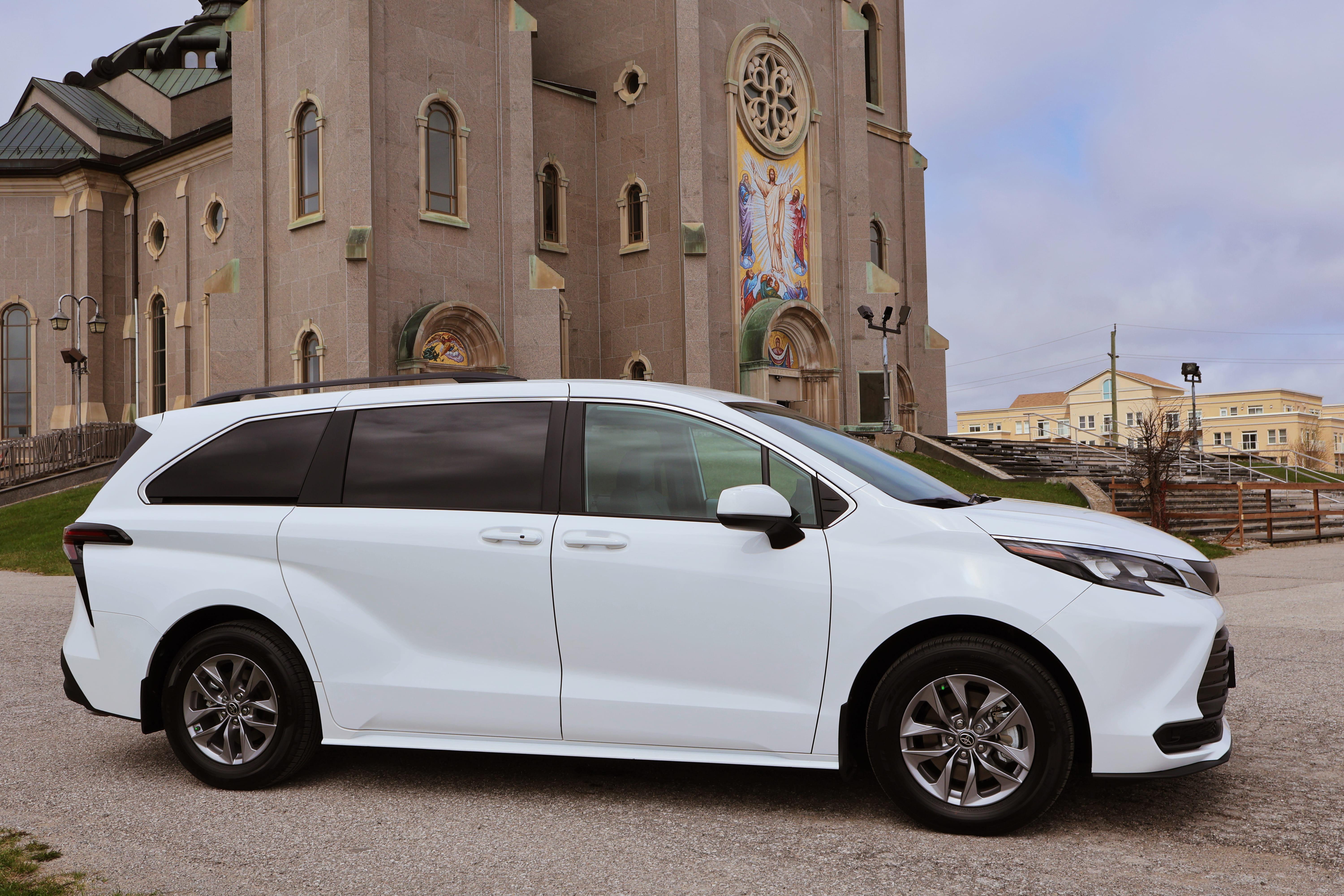 Toyota Sienna 2025 in Vaughan, ON
