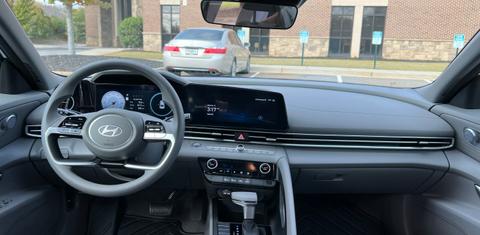 Hyundai Elantra 2024