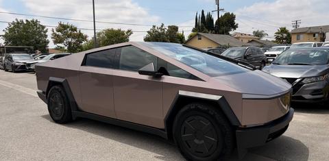 Tesla Cybertruck 2025
