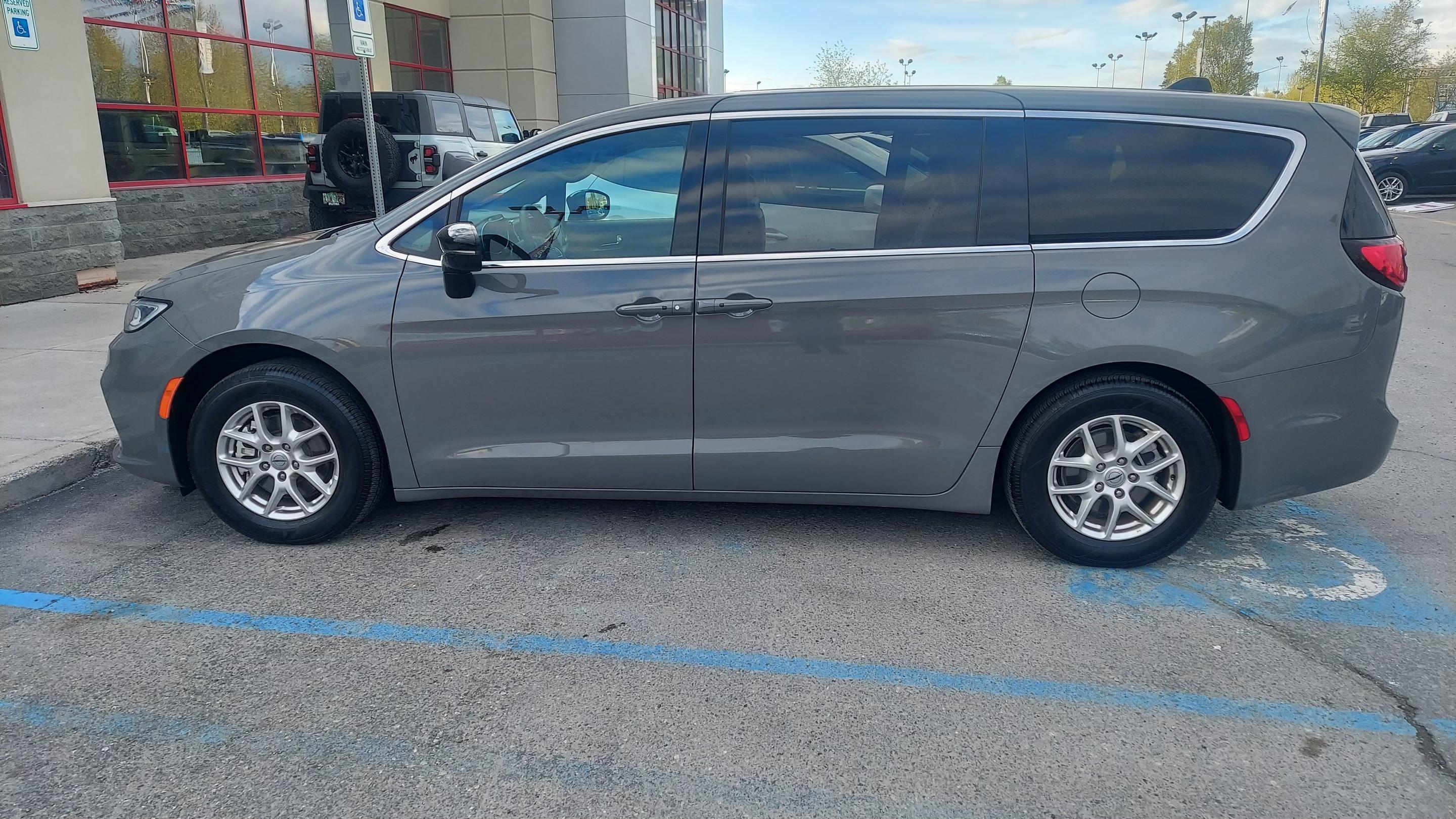 Chrysler Pacifica 2025 in Anchorage, AK