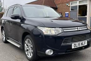 Mitsubishi Outlander 2015 in Oldham