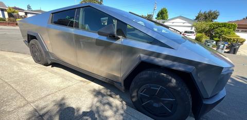 Tesla Cybertruck 2025