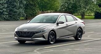 Hyundai Elantra 2023 — Car rental alternative in Warren, MI