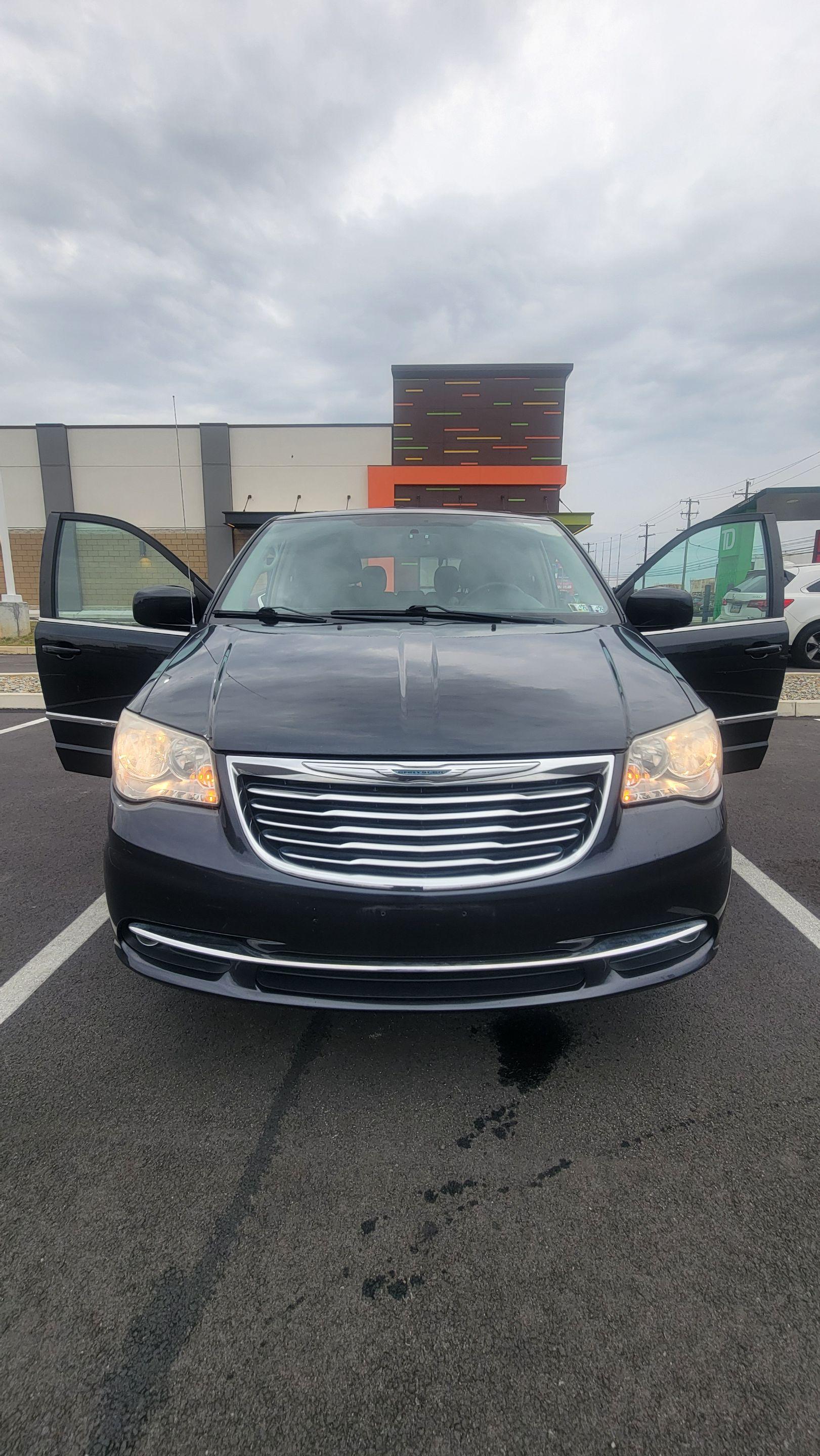 Chrysler Town & Country 2014 in Philadelphia, PA