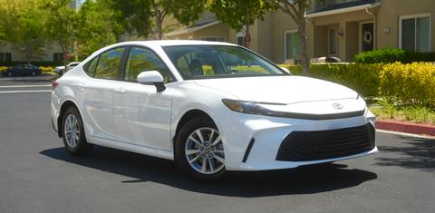 Toyota Camry Hybrid 2025