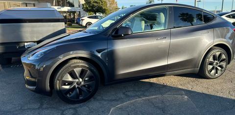 Tesla Model Y 2025