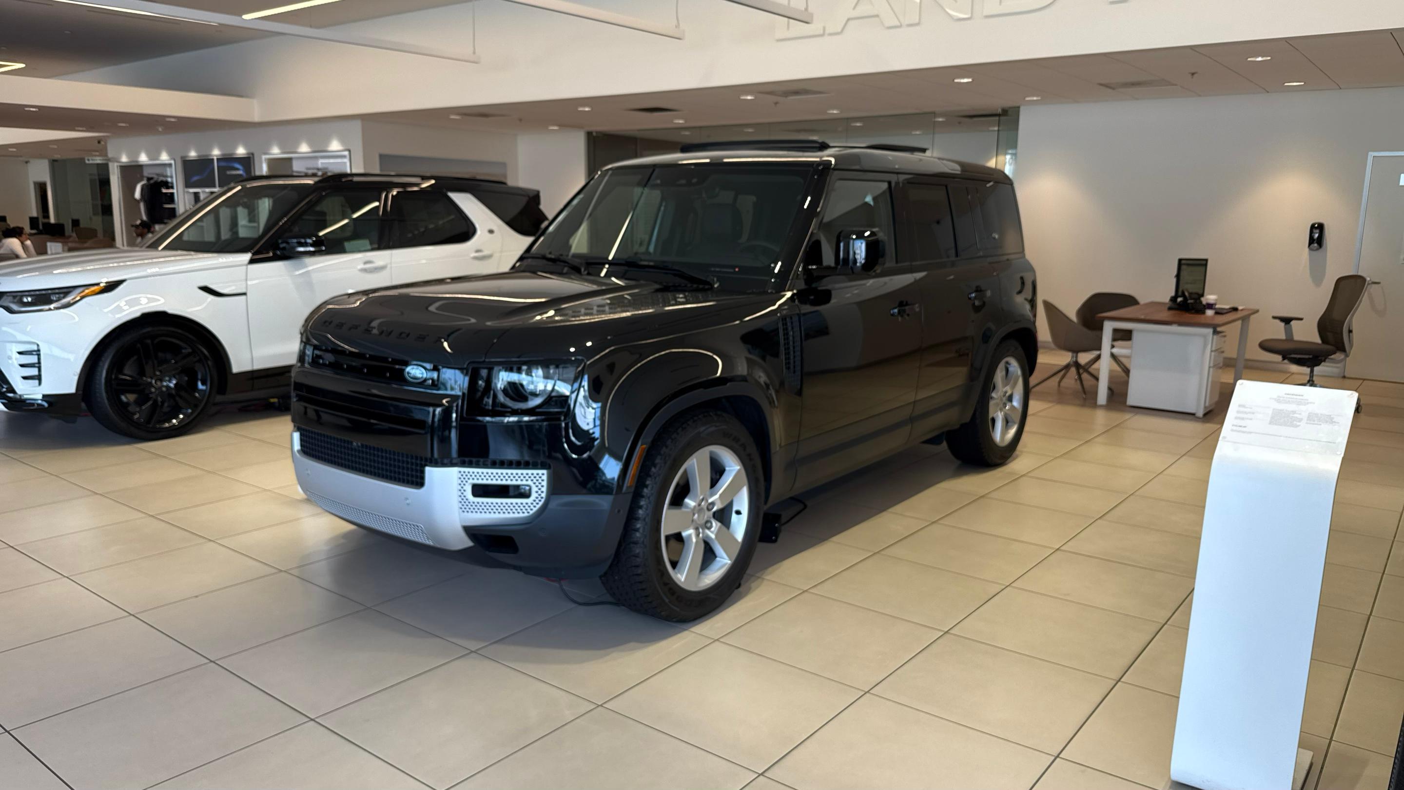 Land Rover Defender 2024 in 